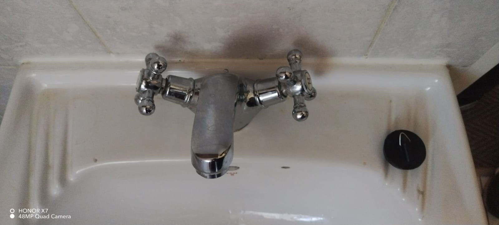 Damp Proof service image for homes and businesses